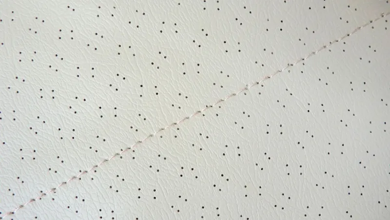 cielo de techo Giulia crema con orificio